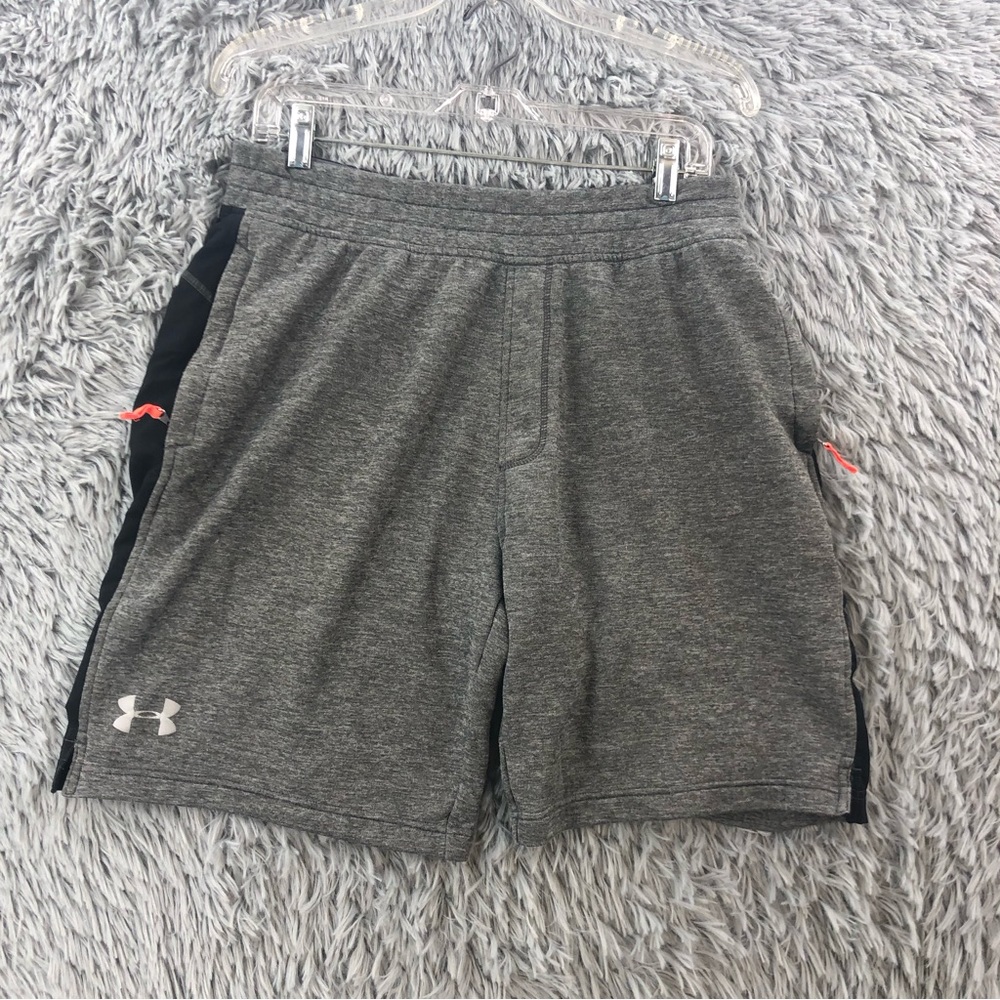 Under Armour UA Shorts Mens Large Gray Black Logo Pockets Athletic